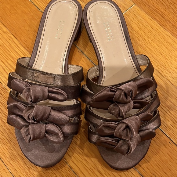 Description
As you see on the pics . 1 Rigth bow is missing. Confortable. - Picture 2 of 8